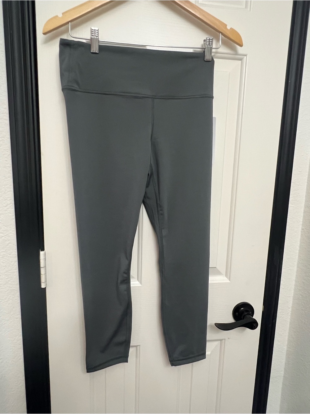 Athleta Elation Ultra High Rise 7/8
Leggings NWT Size M